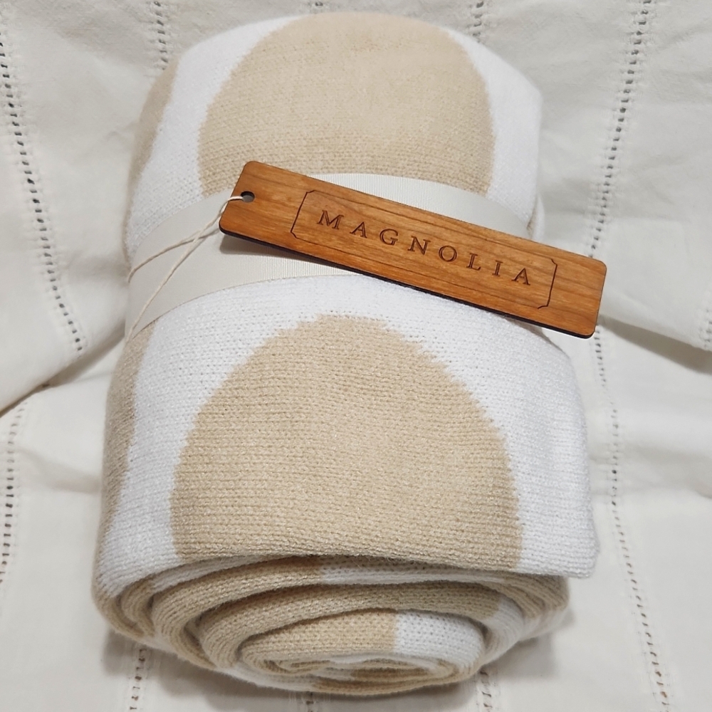 TRESHOLD THROW BLANKET